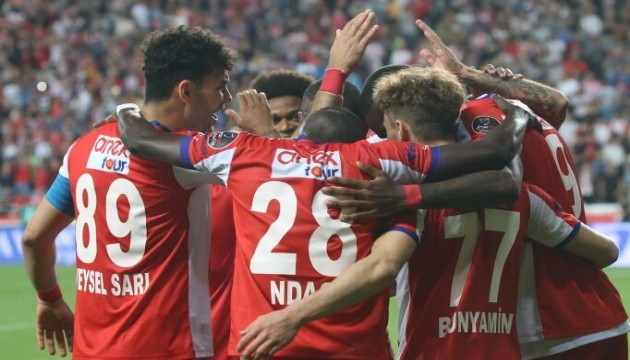 Antalyaspor, rakip tanımıyor, seri 14 maça çıktı!