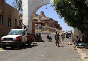Yemen de Husiler devlet televizyonunu teslim etti!