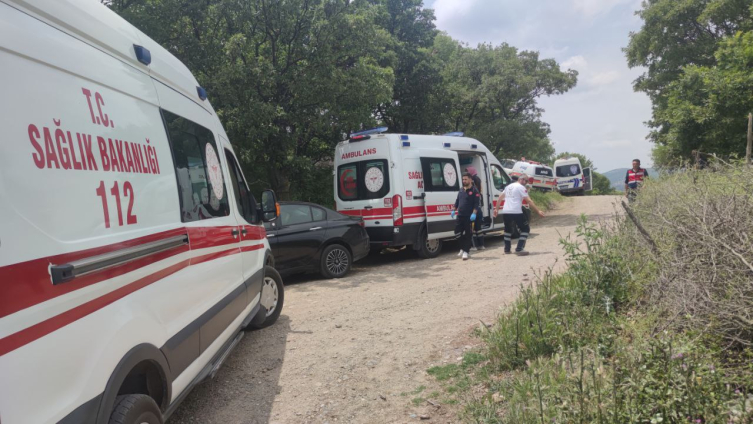 Çanakkale de 3 kişinin içinde bulunduğu tekne battı