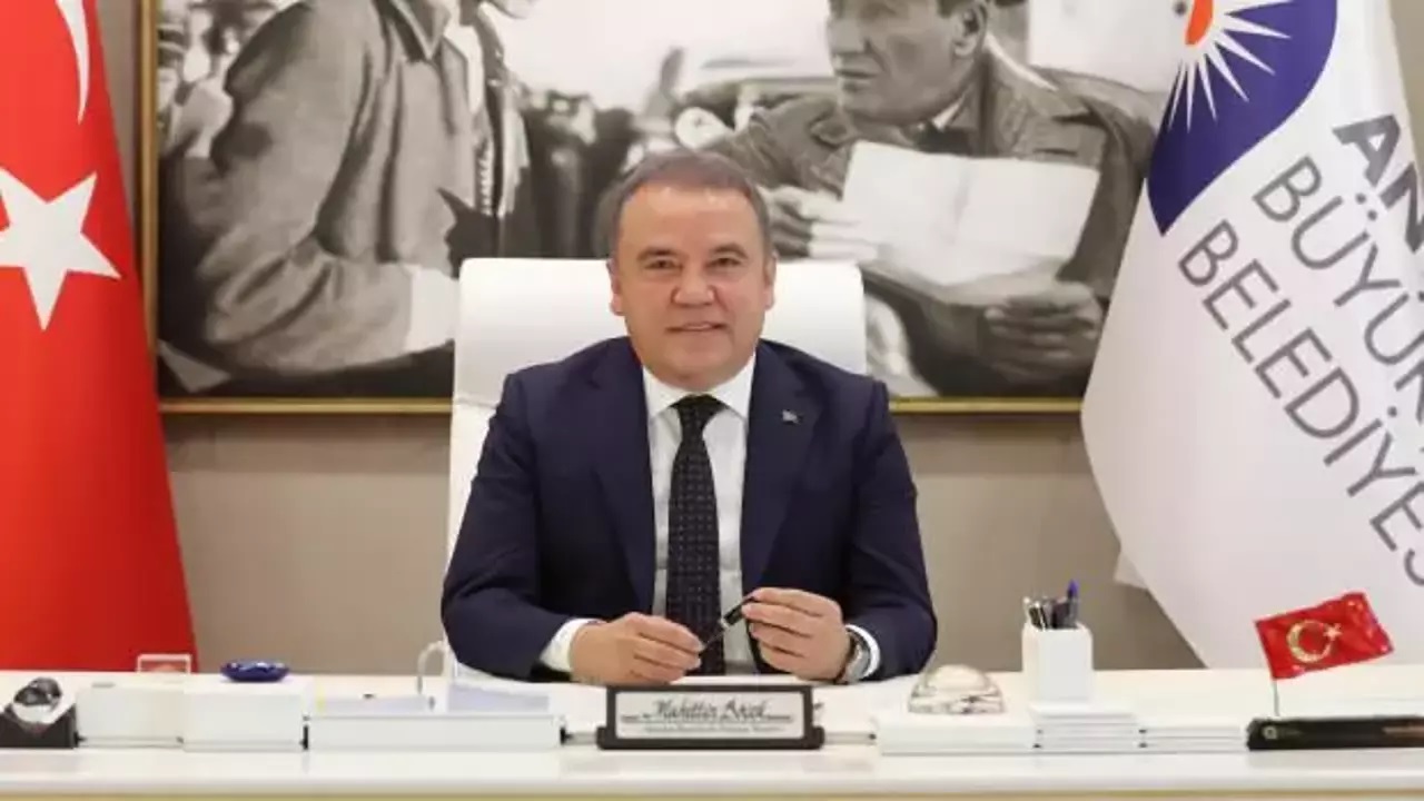 Muhittin Böcek ten yeğenine terfi