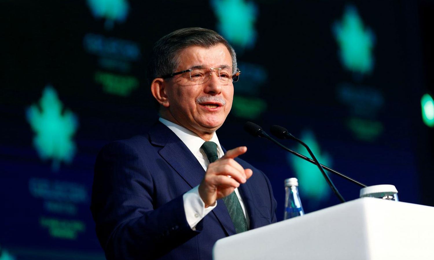 Davutoğlu ndan AK Parti ye tepki: Bir işe yaramıyor