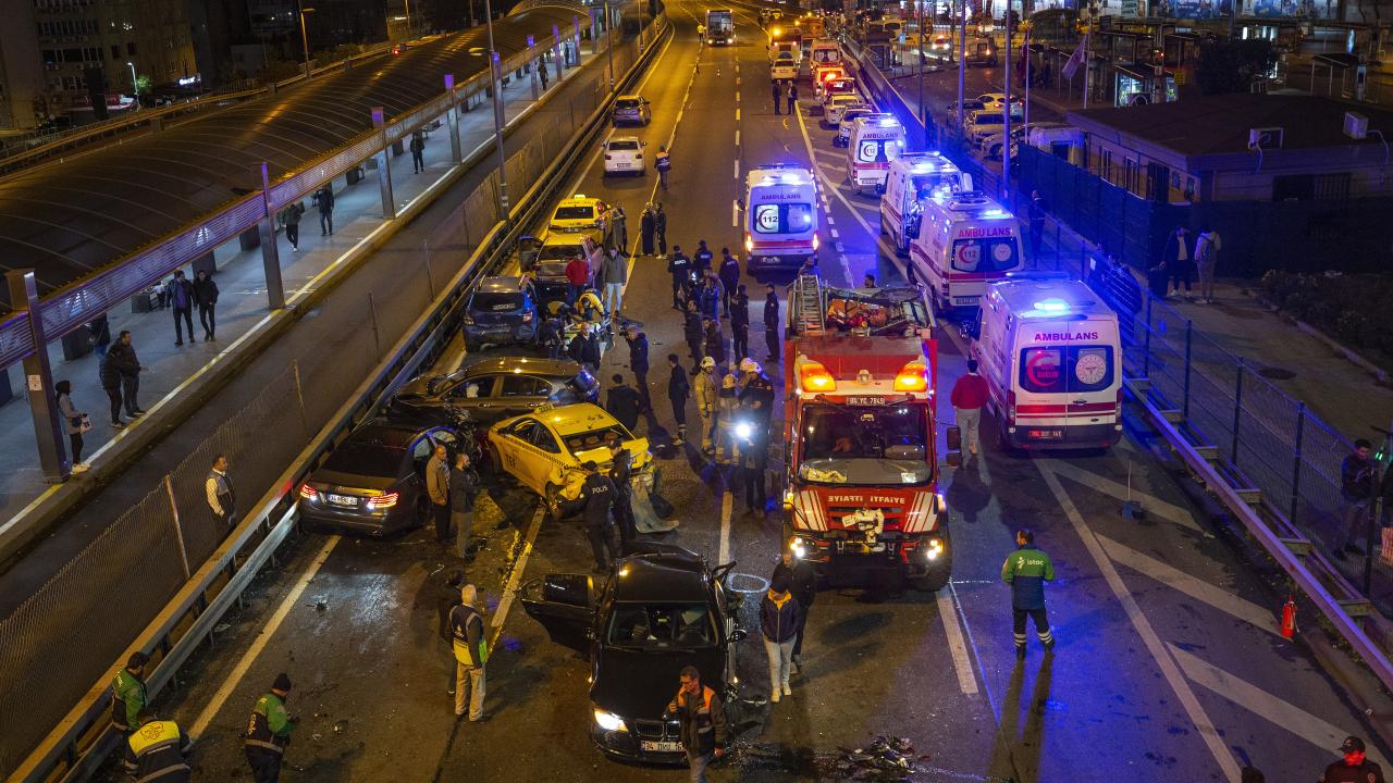 İstanbul da zincirleme kaza
