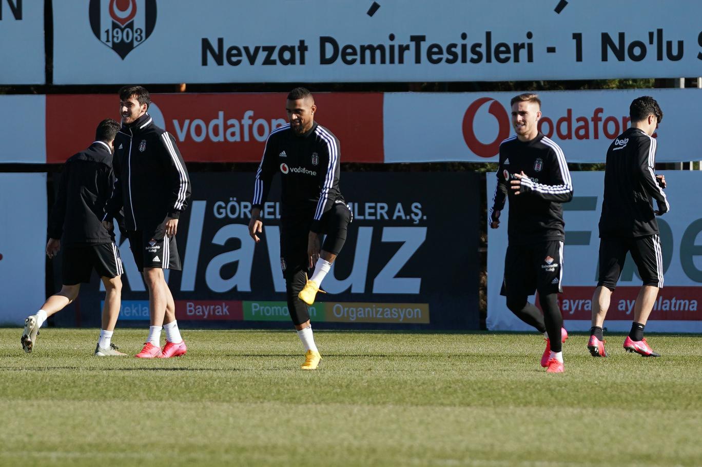 Beşiktaşlı yıldız dan  dönebilirim  mesajı