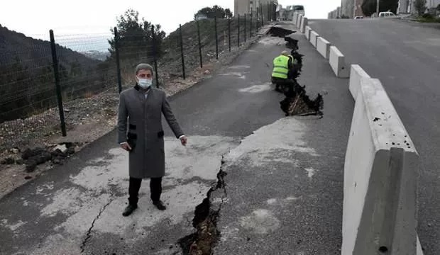 Artçı depremler heyelanları tetikledi