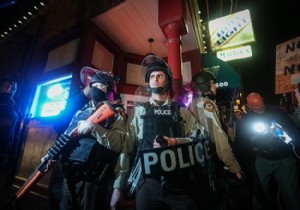 Amerikan polisi siyahi çocuğu 2 saniye içinde vurmuş!
