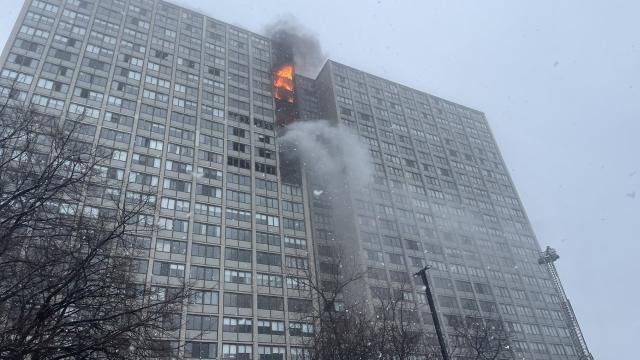 ABD de 25 katlı binada yangın: 1 ölü, 8 yaralı