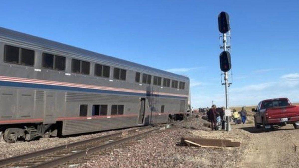 ABD de yolcu  treni devrildi