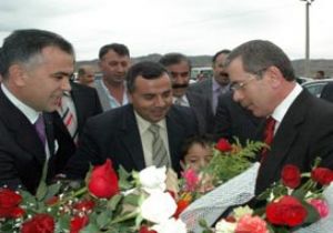 Şener Başbakan Gibi Karşılandı