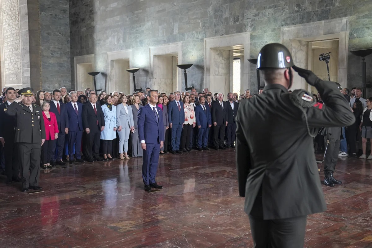 CHP heyeti Anıtkabir de