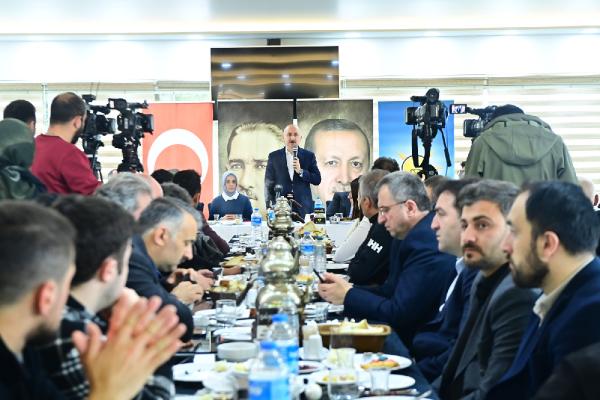 Bakan Karaismailoğlu: Projeler hiç aksamadan, takır takır yapılıyor