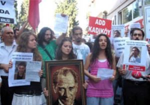 Ergenekon Gözaltılarına Tepkiler Sürüyor