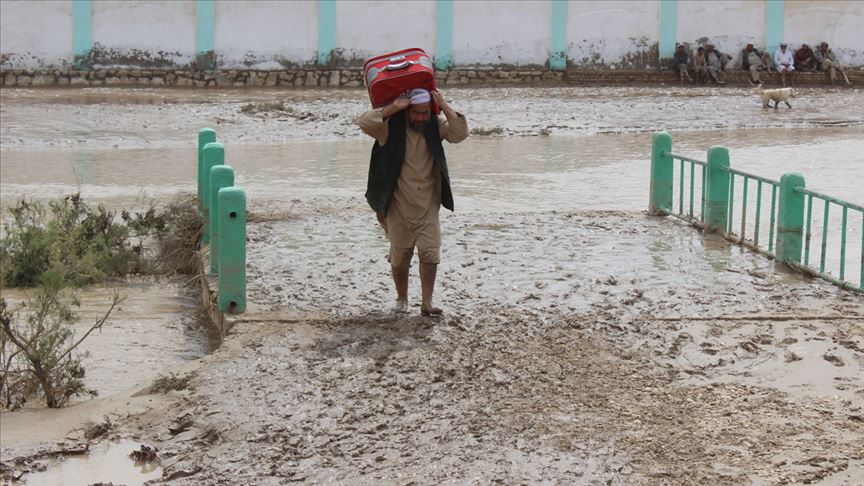 Afganistan sele teslim oldu:45 ölü
