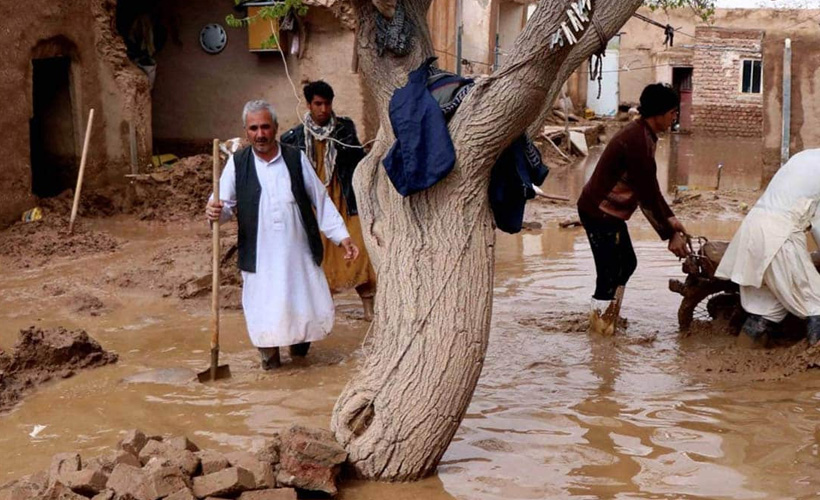 Afganistan sele teslim oldu:16 ölü
