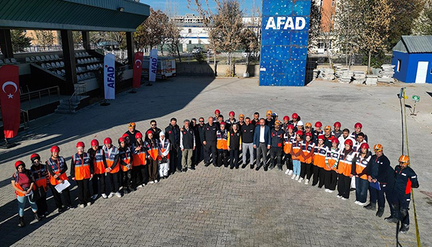 Öğrenciler zorlu göreve hazırlanıyor