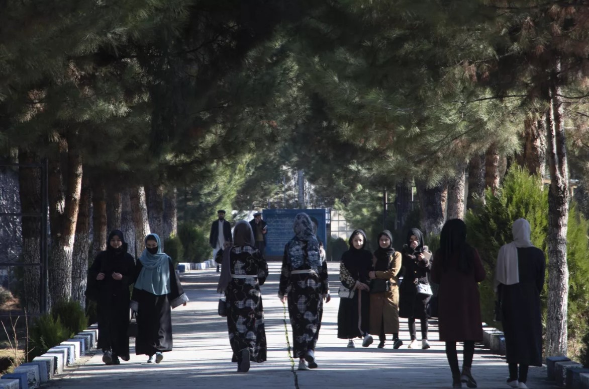 Afganistan da yüze yakın kız öğrenci zehirlendi