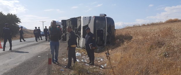Tur otobüsü devrildi: 1 ölü, 30 yaralı