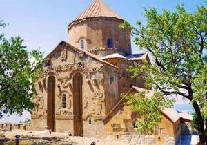 Kiliseye Bombalı Araçla Saldırı