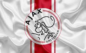 Ajax, şampiyonluk kupasını eritip taraftarlara dağıttı