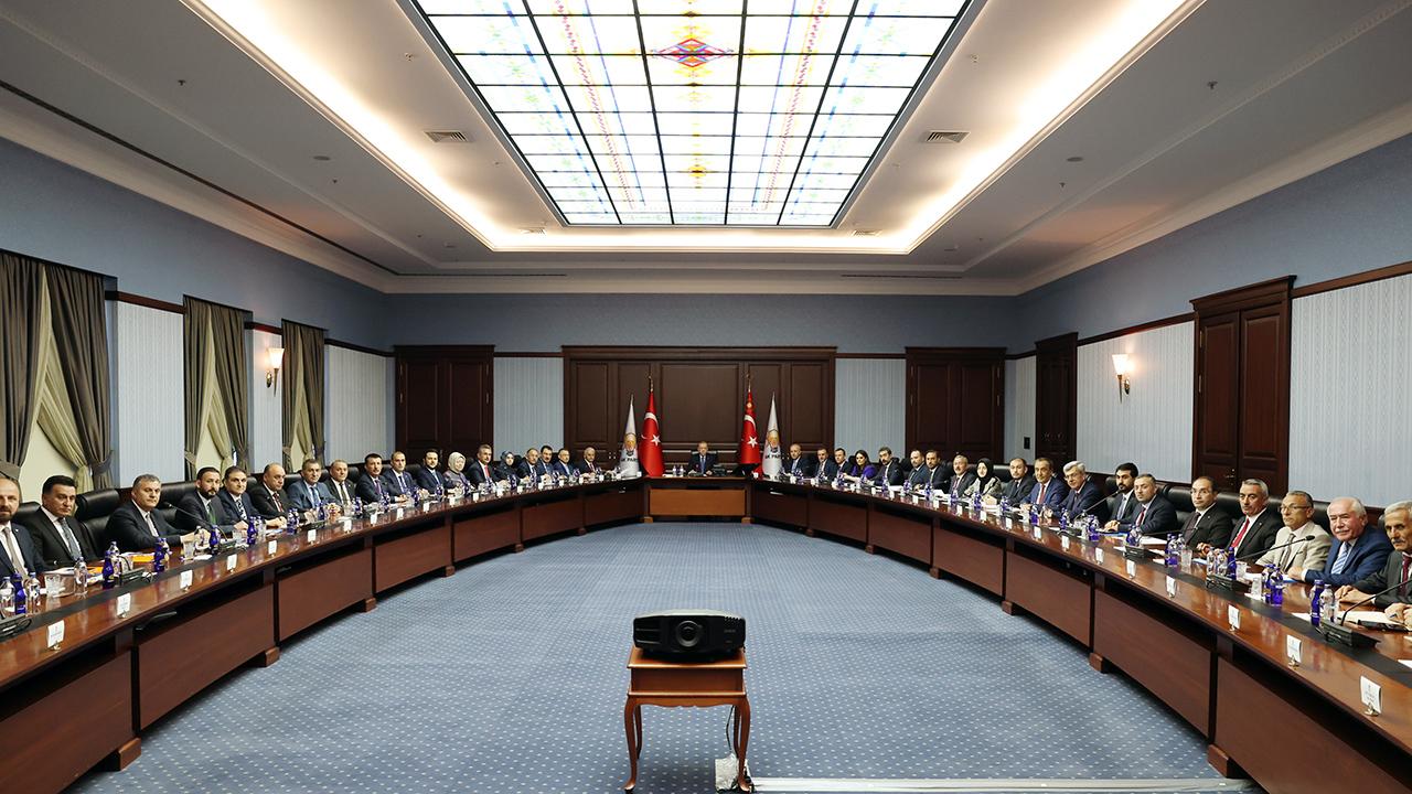 Erdoğan, AK Parti Ankara İl Teşkilatıyla görüştü