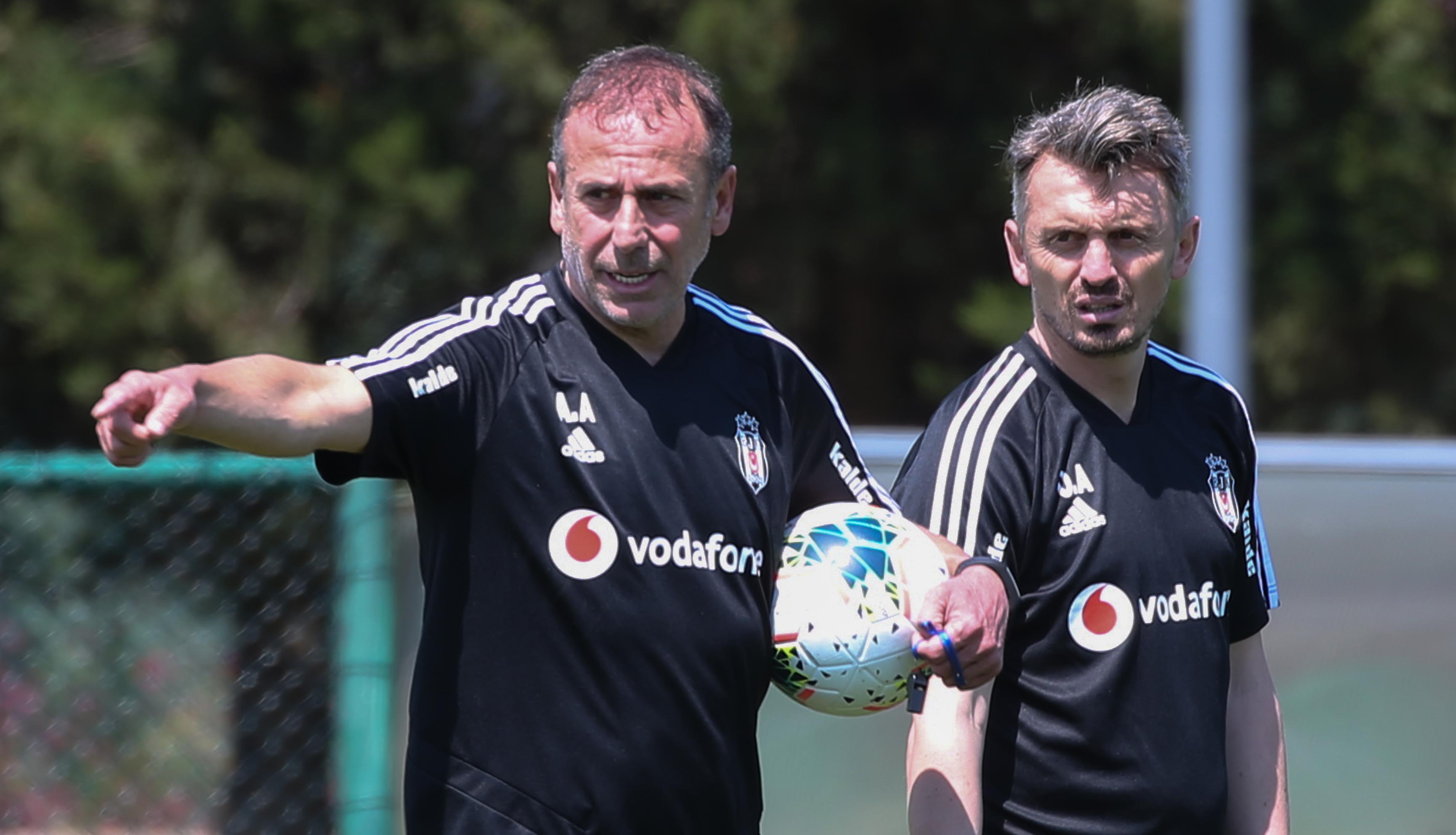Orhan Ak’a Avusturya’da tepki!