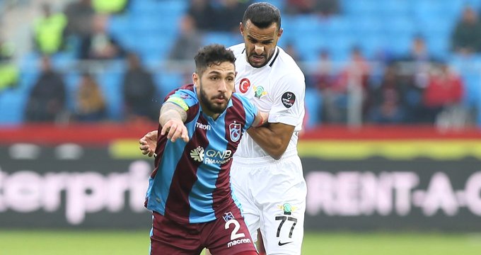 Akhisarspor ligin dibine demir attı