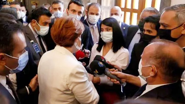 Akşener gazeteciden özür diledi