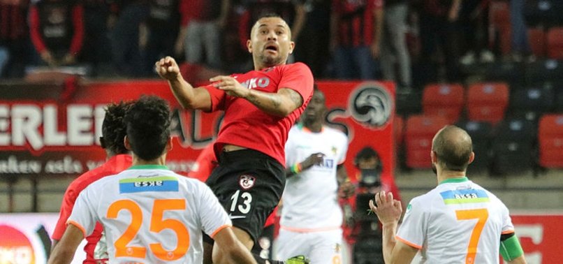 Alanyaspor son dakikada yıkıldı