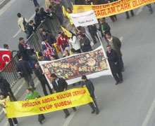 ALEVİLERLE CHP NİN ARASINA MİLLİ MARŞ GİRDİ