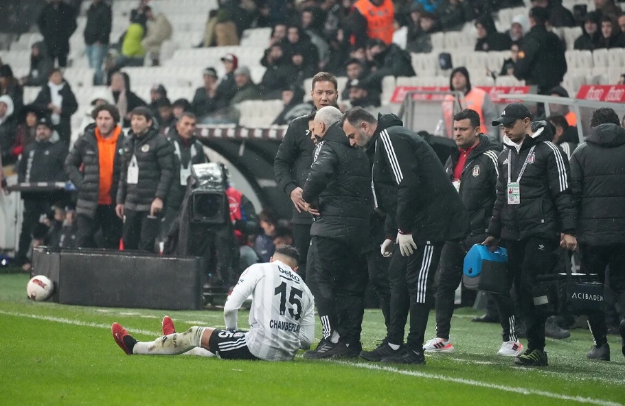 Alanyaspor maçında sakatlanmıştı... Beşiktaş ta Alex Oxlade-Chamberlain gelişmesi!