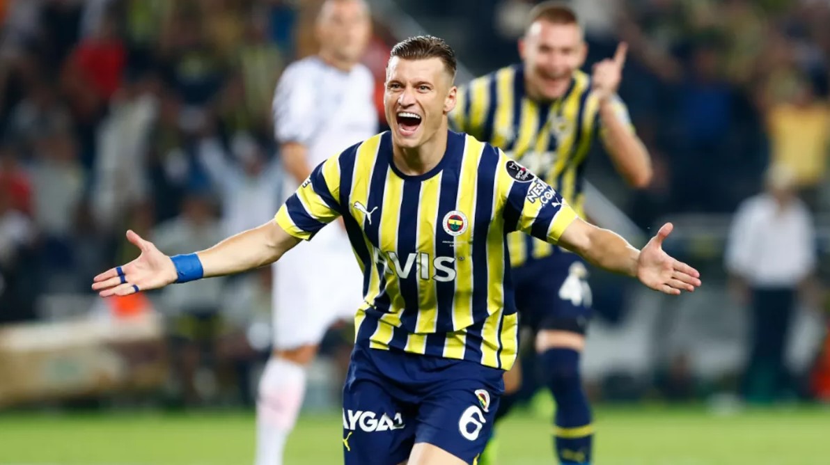 Fenerbahçe nin sol bek istikrarsızlığı: Alioski de ayrılıyor