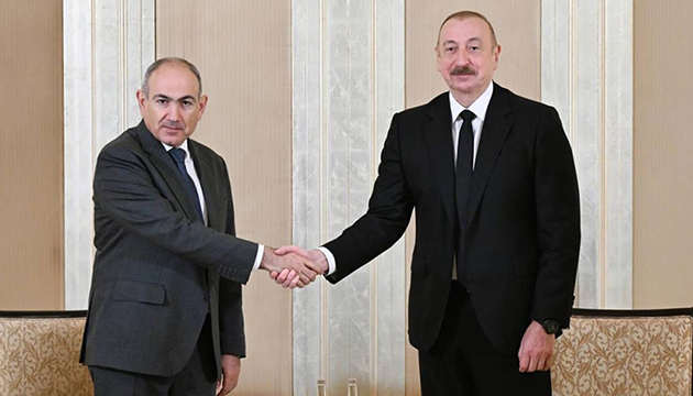 Aliyev, Paşinyan ile buluştu