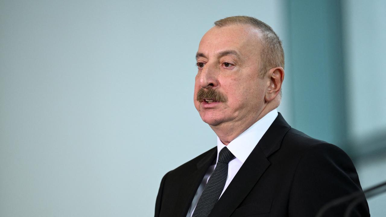 Aliyev den Reisi nin helikopterinin kazasının ardından destek mesajı
