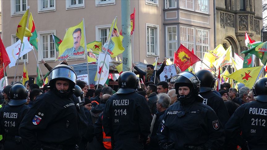Almanya da PKK yandaşları devlet radyo televizyonunu işgale kalkıştı