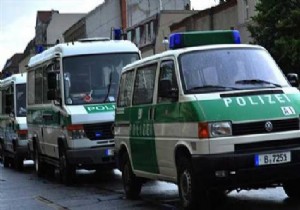 Almanya da IŞİD operasyonu! 1 i Türk 8 kişi gözaltında!