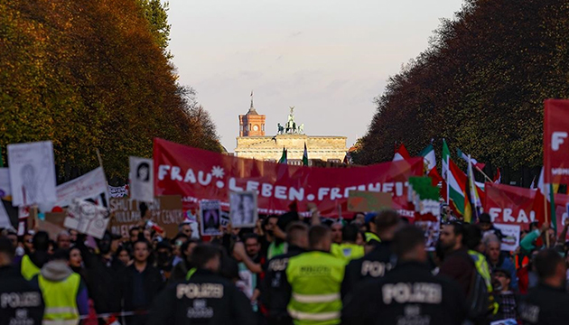 Berlin de İran protestosu!