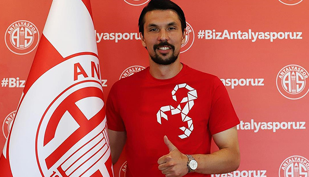 Antalyaspor Alperen Uysal ı transfer etti!