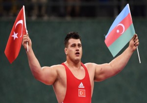 Rıza Kayaalp Altın Madalya Aldı!