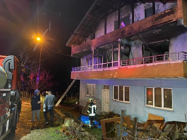 Köy evinde yangın çıktı: 3 ölü!