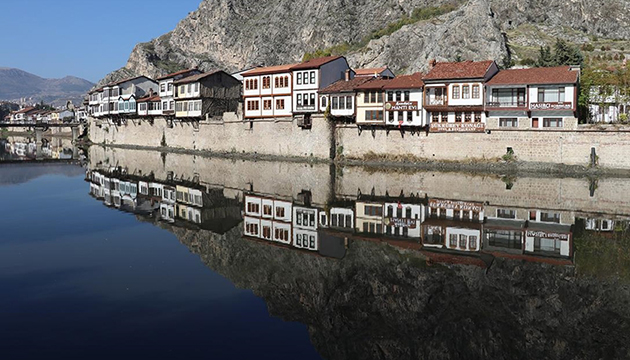 Yeşilırmak ta eşsiz manzara