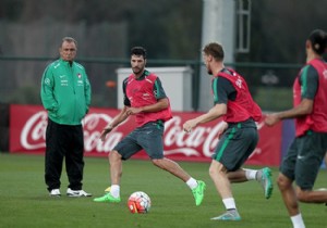 Arda sahada, Ozan sağ bek
