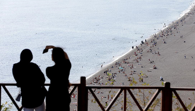 Antalya da sahiller doldu