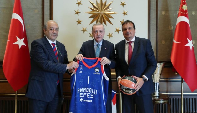 Erdoğan, Avrupa şampiyonu Anadolu Efes i kabul etti