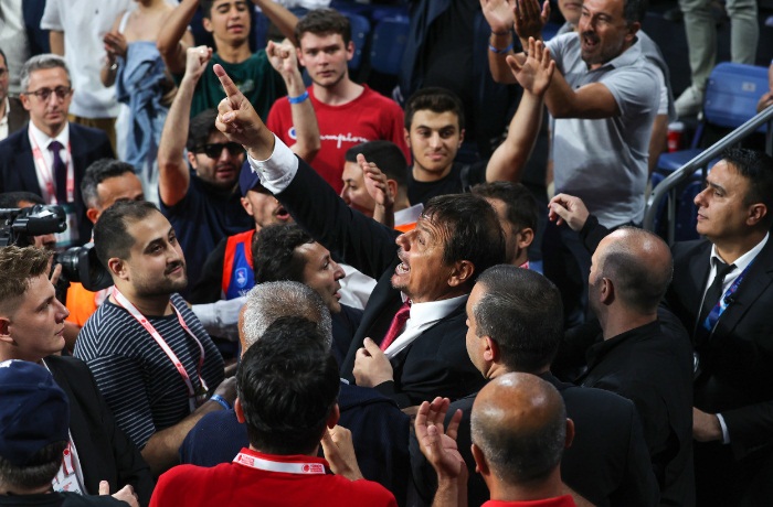 Olaylı Anadolu Efes - Fenerbahçe maçının faturası belli oldu