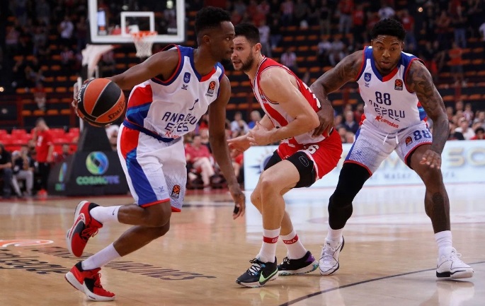 Olympiakos, Anadolu Efes e fark attı