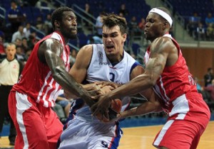 Anadolu Efes, Olympiakos a yenildi!
