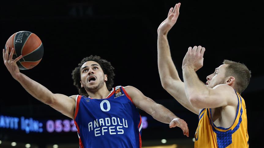 Anadolu Efes farklı kazandı