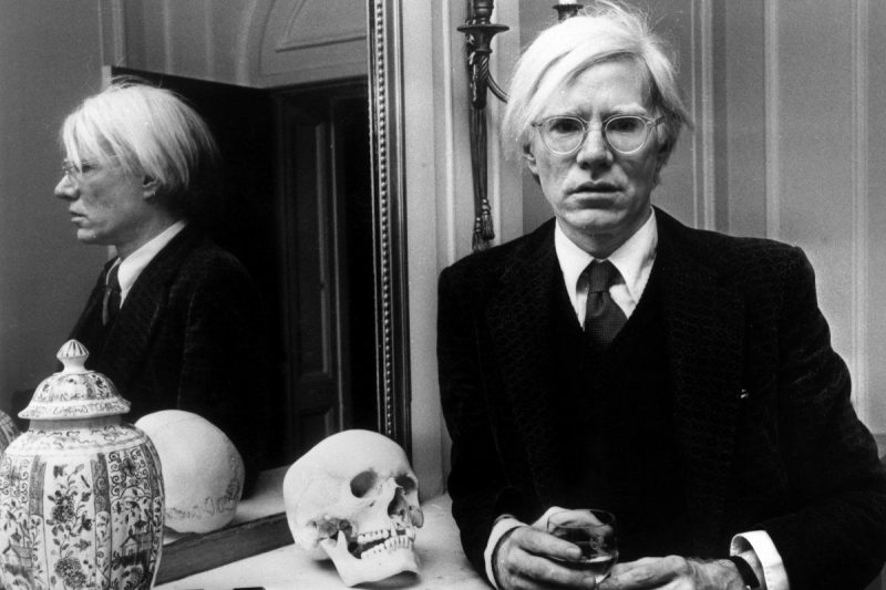 Andy Warhol un kamerası açık artırmada!