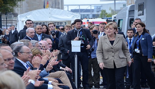 Merkel den antisemitizim tepkisi!