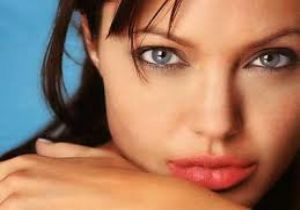 Angelina Jolie O Bakışlarıyla Öldürdü!