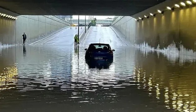 Ankara'da sağanak; yollar göle döndü, mahsur kalanlar kurtarıldı
